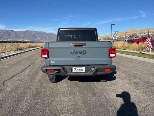 2026 Jeep Gladiator Sport