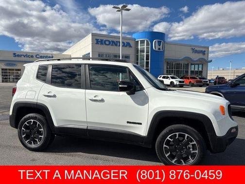 Alpine White Clearcoat 2023 Jeep Renegade Latitude