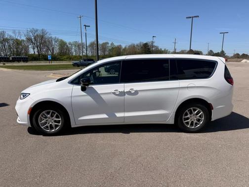 White 2025 Chrysler Pacifica L
