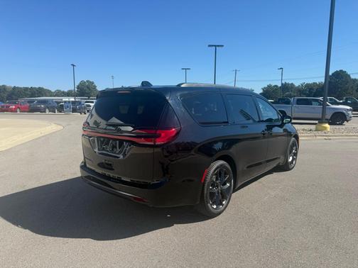 2026 Chrysler Pacifica L
