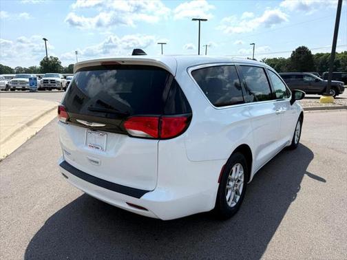 2022 Chrysler Voyager LX