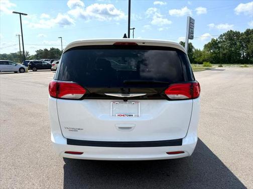2022 Chrysler Voyager LX