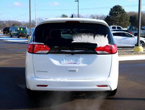 2022 Chrysler Voyager LX