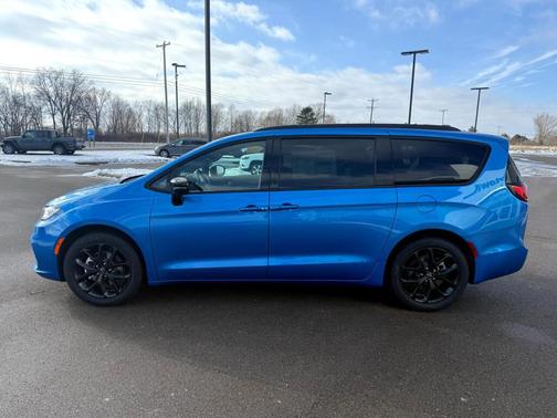 2026 Chrysler Pacifica L