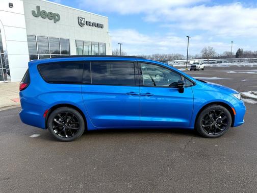 2026 Chrysler Pacifica L