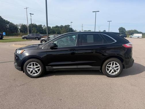 Black 2021 Ford Edge SEL