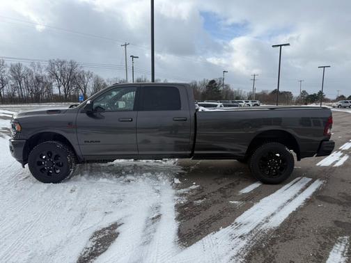 2022 RAM 3500 Big Horn Crew Cab 4x4 8' Box