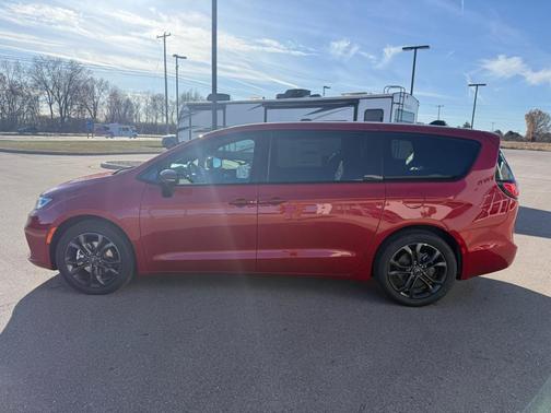 2026 Chrysler Pacifica L