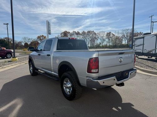 2017 RAM 3500 Tradesman Crew Cab 4x4 6'4' Box
