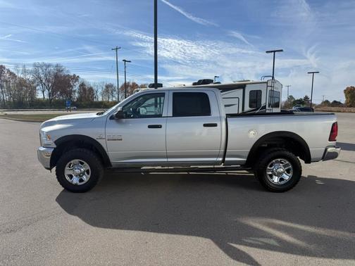 2017 RAM 3500 Tradesman Crew Cab 4x4 6'4' Box