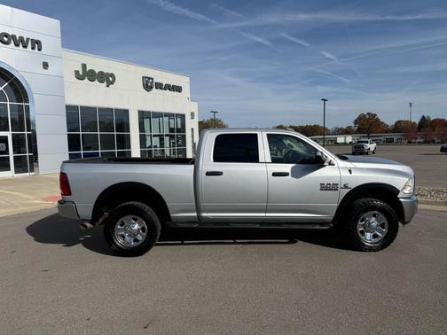 2017 RAM 3500 Tradesman Crew Cab 4x4 6'4' Box