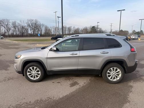Silver 2021 Jeep Cherokee Latitude