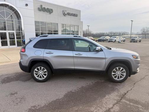 Silver 2021 Jeep Cherokee Latitude
