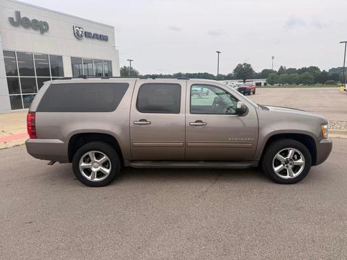 Tan 2013 Chevrolet Suburban 1500 LT