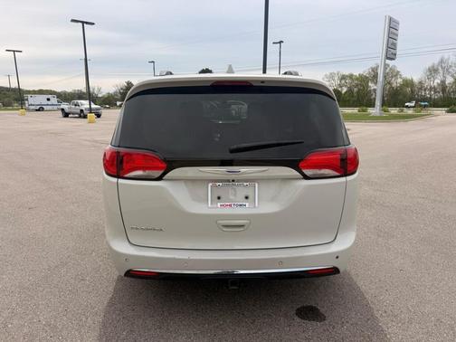 White 2020 Chrysler Pacifica Touring L