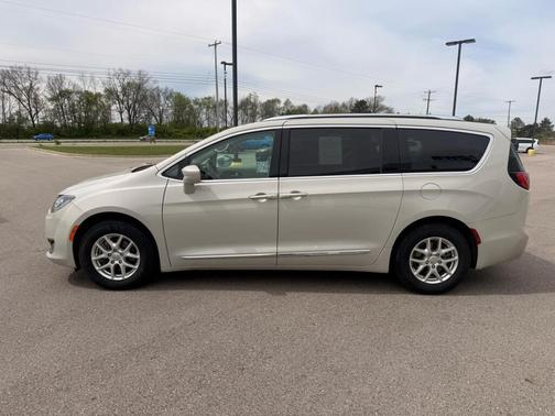 White 2020 Chrysler Pacifica Touring L