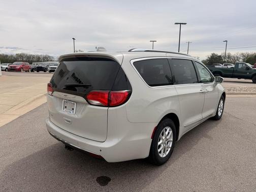 White 2020 Chrysler Pacifica Touring L
