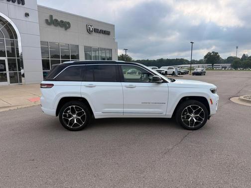White 2023 Jeep Grand Cherokee Summit