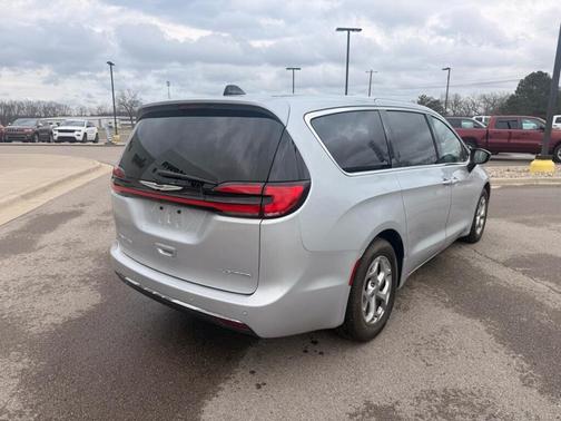 Not Specified 2024 Chrysler Pacifica Limited