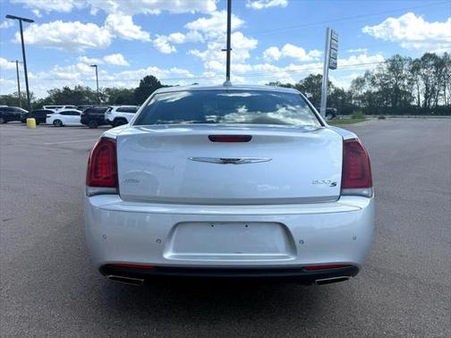 2019 Chrysler 300 S