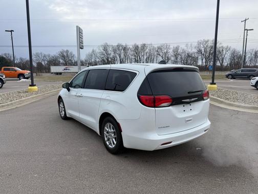 2023 Chrysler Voyager LX