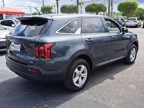 2023 Kia Sorento LX