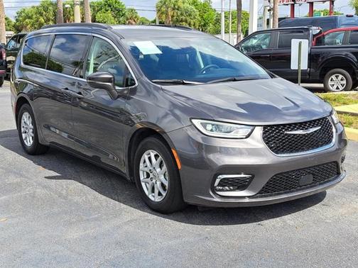 2022 Chrysler Pacifica Touring-L