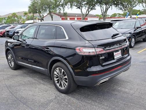 2019 Lincoln Nautilus Select