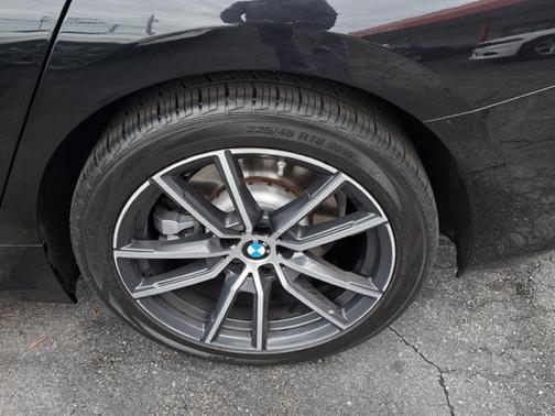 2019 BMW 330 i