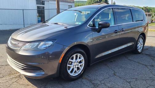 Granite Crystal Metallic Clearcoat 2017 Chrysler Pacifica Touring