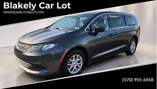Granite Crystal Metallic Clearcoat 2017 Chrysler Pacifica Touring