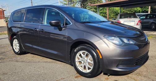 Granite Crystal Metallic Clearcoat 2017 Chrysler Pacifica Touring