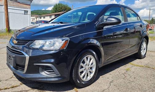 Mosaic Black Metallic 2019 Chevrolet Sonic LT