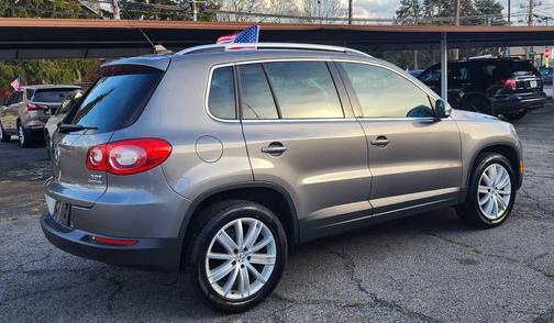 Alpine Gray Metallic 2011 Volkswagen Tiguan SE