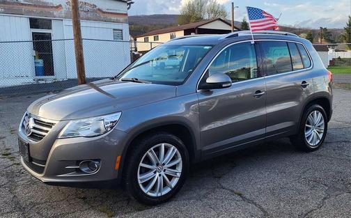 Alpine Gray Metallic 2011 Volkswagen Tiguan SE
