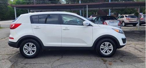 Clear White 2011 Kia Sportage LX