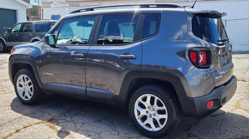 Granite Crystal Metallic Clearcoat 2017 Jeep Renegade Latitude