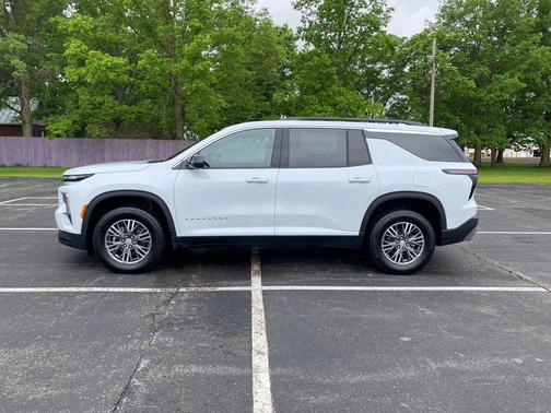 Polar White Tricoat 2026 Chevrolet Traverse LT