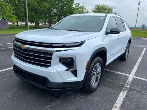 Polar White Tricoat 2026 Chevrolet Traverse LT