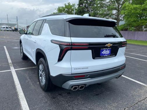 Polar White Tricoat 2026 Chevrolet Traverse LT