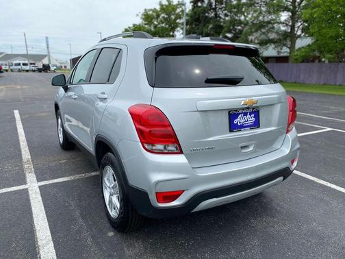 Silver Ice Metallic 2022 Chevrolet Trax LT