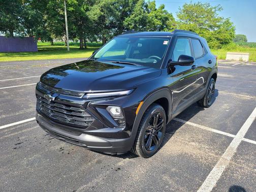 Mosaic Black Metallic 2026 Chevrolet Trailblazer LT