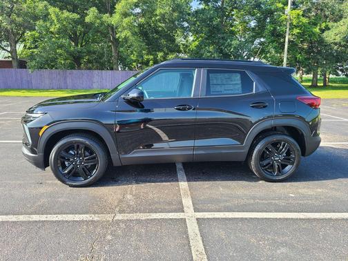 Mosaic Black Metallic 2026 Chevrolet Trailblazer LT