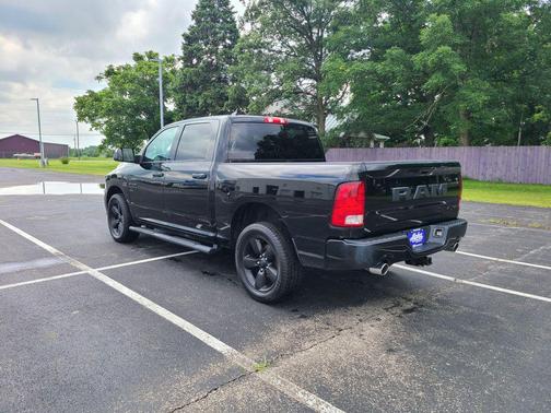 Diamond Black Crystal Pearlcoat 2019 RAM 1500 Express