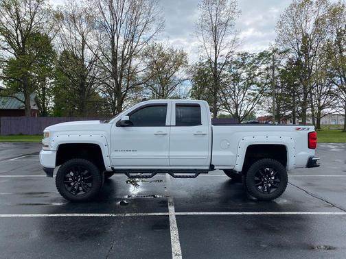 Summit White 2018 Chevrolet Silverado 1500 2LT