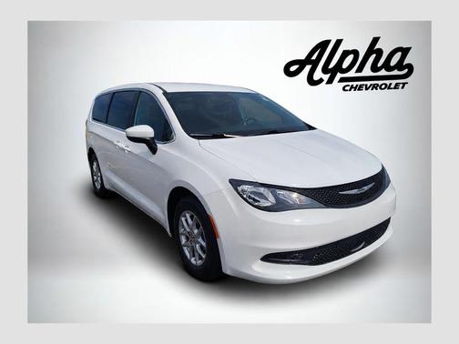 Bright White Clearcoat 2023 Chrysler Voyager LX