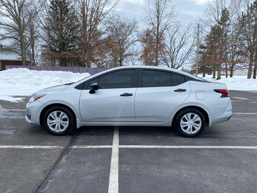 2024 Nissan Versa 1.6 S