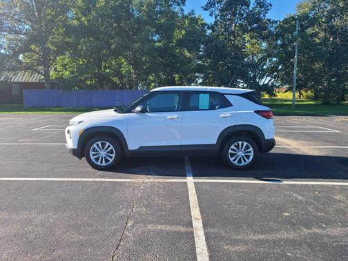 Summit White 2022 Chevrolet Trailblazer LS