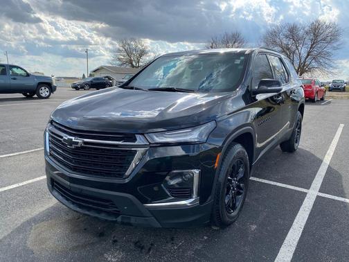Mosaic Black Metallic 2023 Chevrolet Traverse LT Cloth