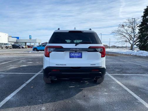 2023 GMC Acadia SLT